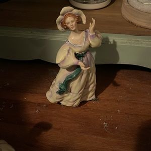 Royal Doulton figurine “Grand Manner” HN 2723